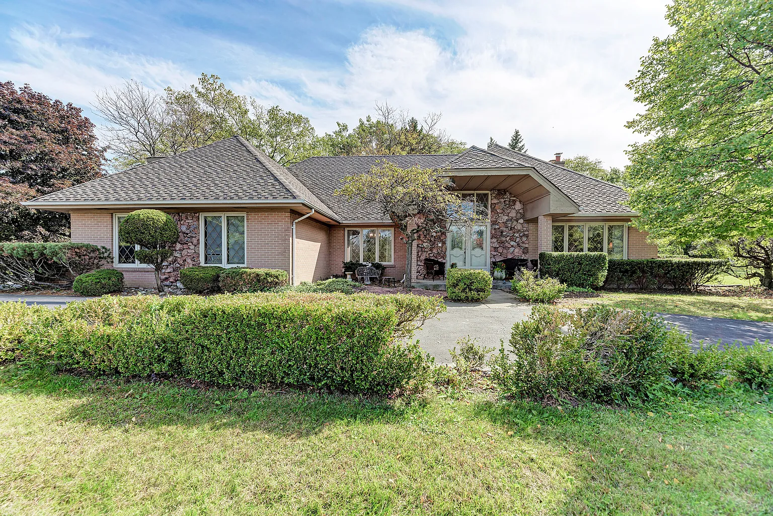 14 Kingston Dr photo 1