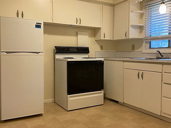 3rd image of 3015 Pacific Ave #12