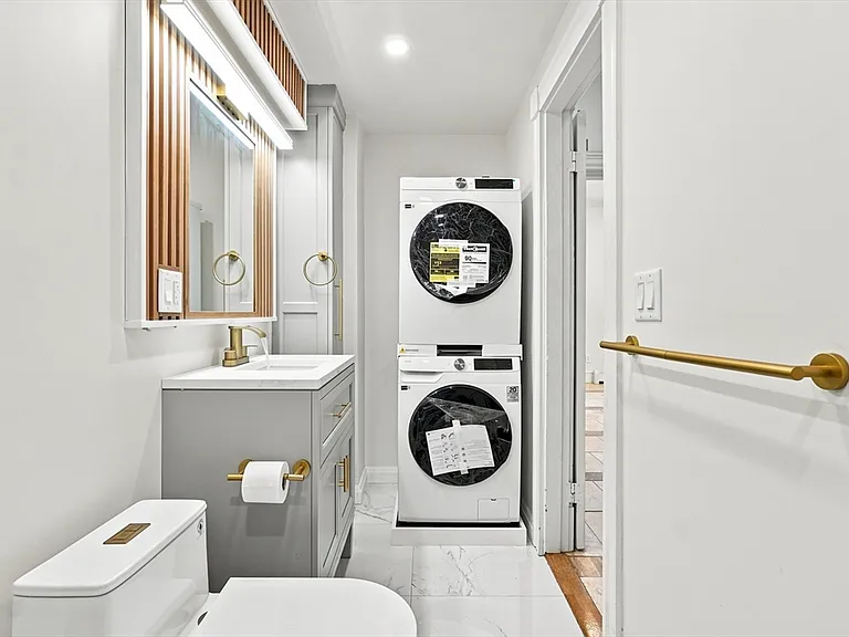 229 Saratoga St #2 — Photo 5