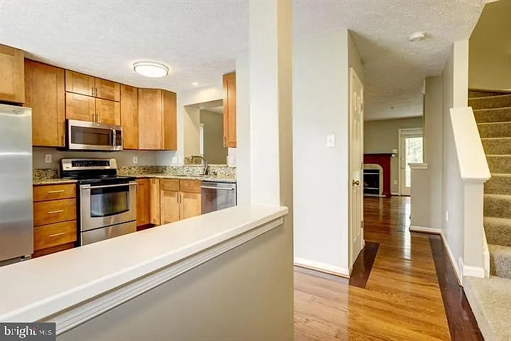 3 bed, 3.5 bath, 1710 sqft, $2,850 — Photo 2