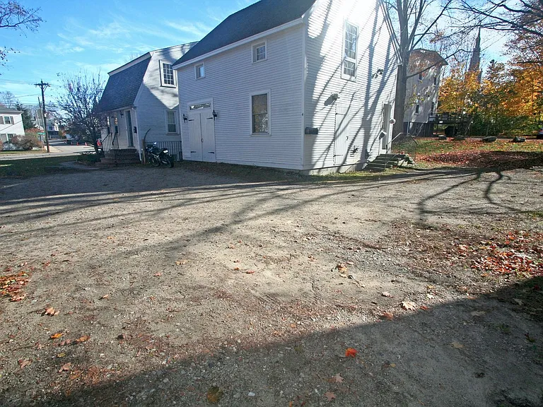 168 Central — Photo 45