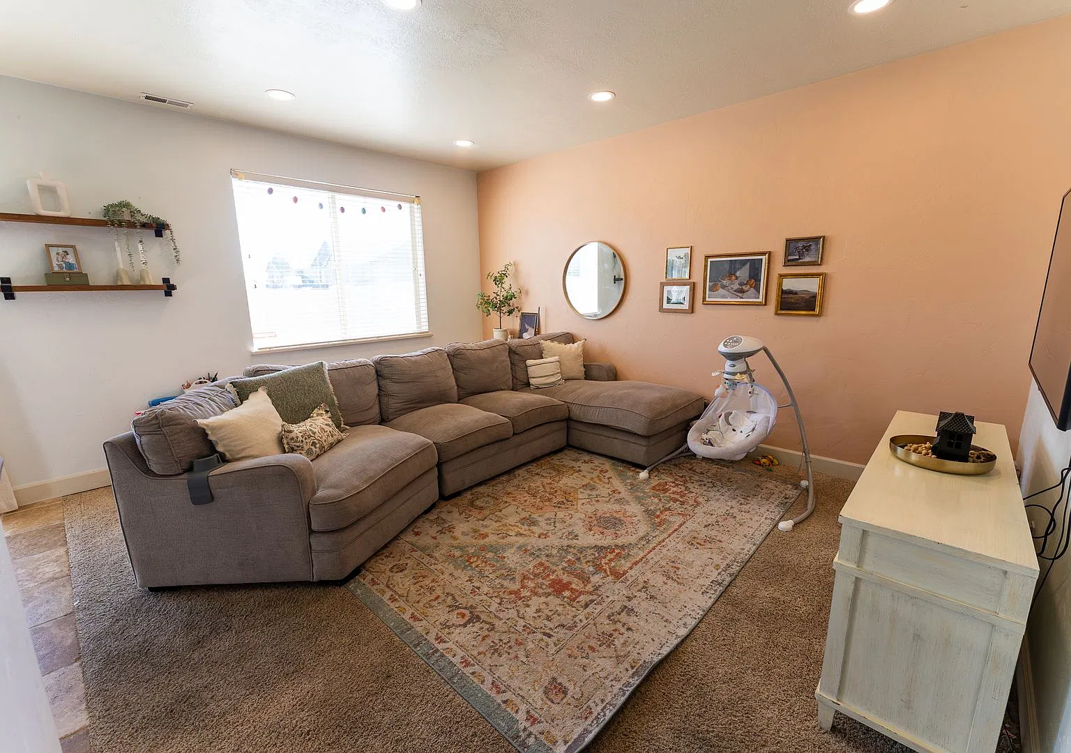 Beautiful 3 Bed 2.5 Baths Townhouse — Photo 3