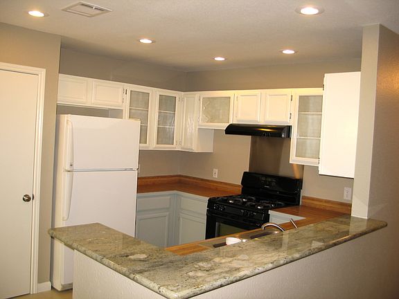 Surf Green Granite Bkfst Bar