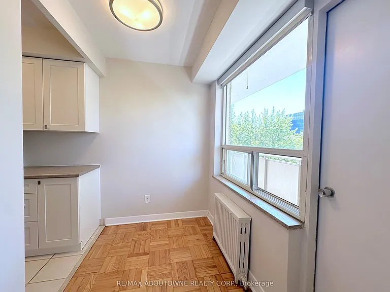 565 Avenue Rd #506 — Photo 5