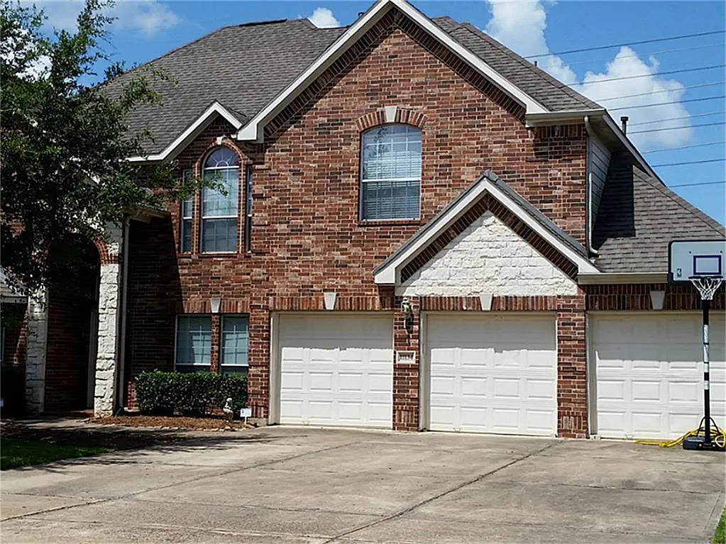5 bed, 3.5 bath, 4008 sqft, $3,250 — Photo 1