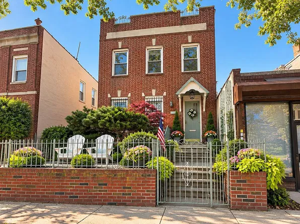 2212 35th St, Astoria, NY 11105