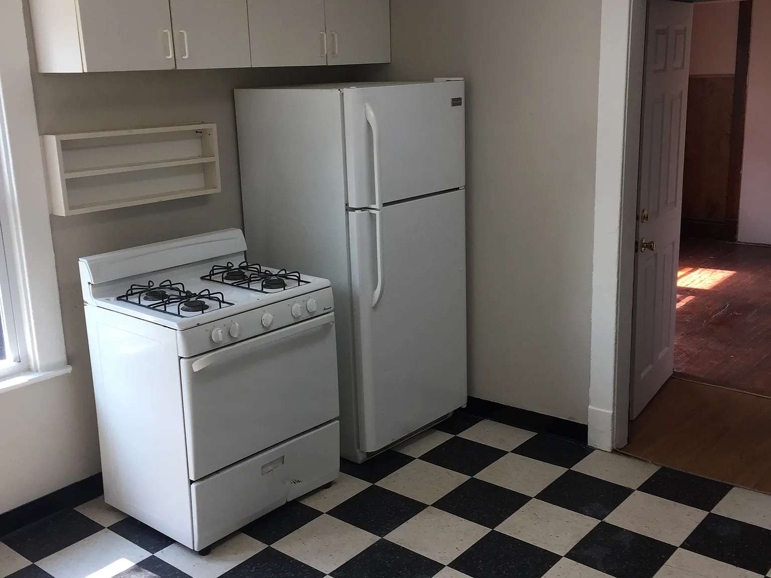 5 bed, $2,500 — Photo 2