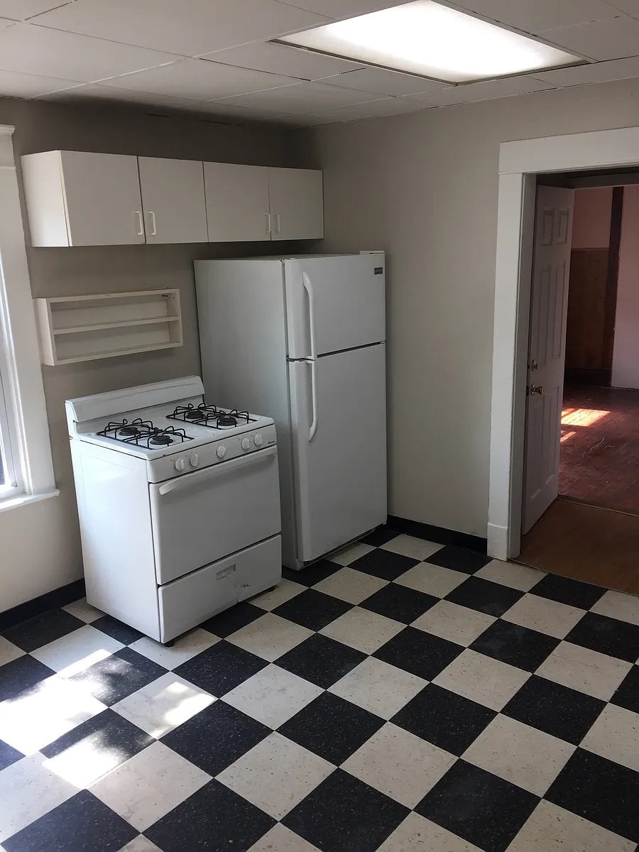 Kitchen - 33 Tyler St #2