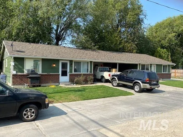 Cherry Lane Duplex - 3114 Cherry Ln — Photo 2