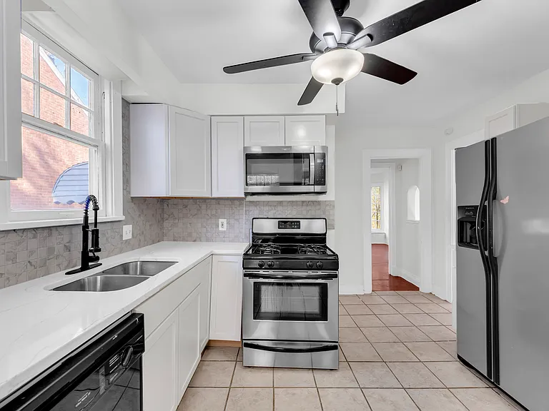 3630 Bainbridge Rd — Photo 7
