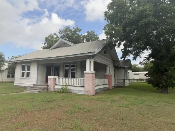 115 Summit St, Schulenburg, TX 78956