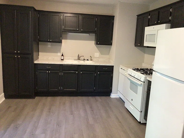 4 Colonial Dr — Photo 3