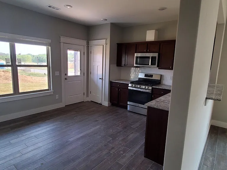 462 Red Robin St — Photo 2