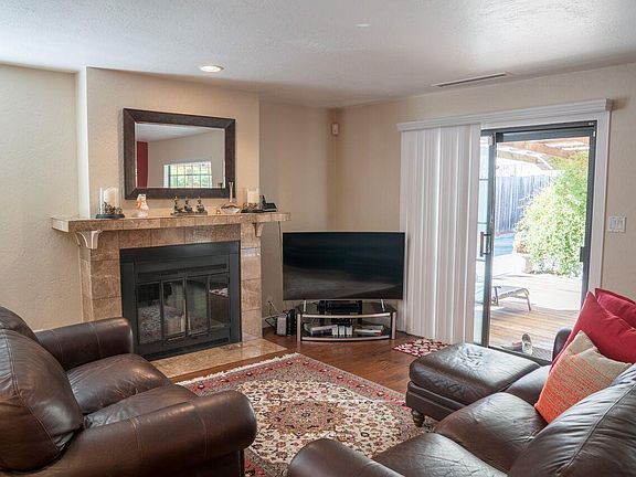 5th image of 1061 Shamrock Dr