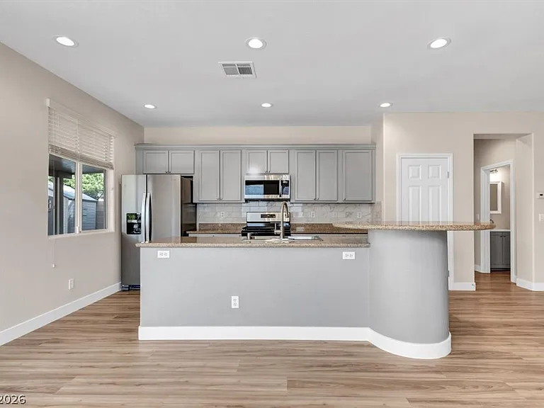 7658 Engleberg Ave — Photo 6