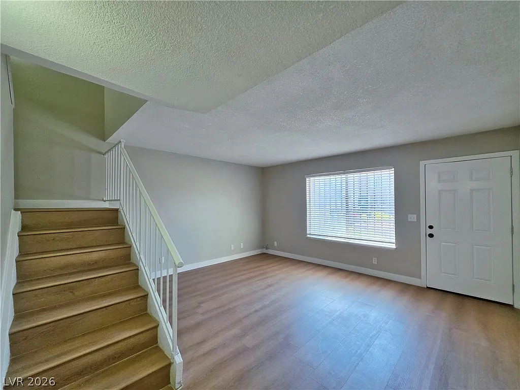 2 bed, 1.5 bath, 1215 sqft, $1,400 — Photo 4