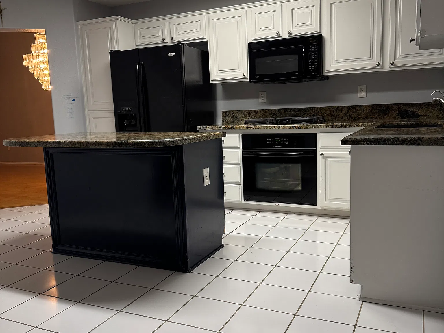 3 bed, 1813 sqft, $4,200 — Photo 3