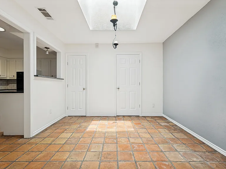 5045 Thunder Rd — Photo 16
