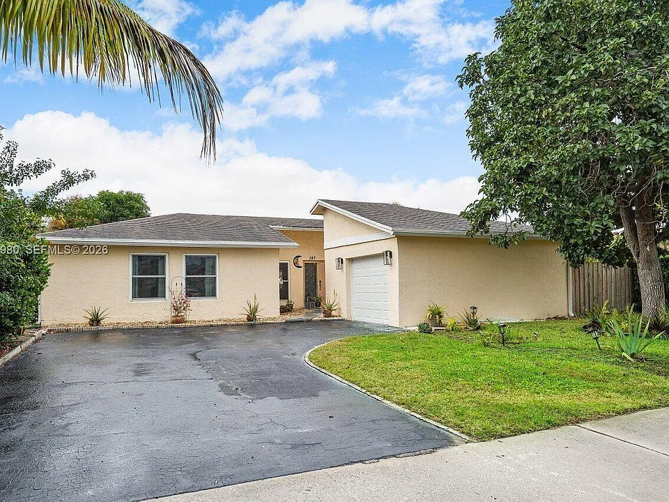 387 NW 39th Way