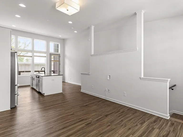 916 Brees Ct — Photo 2