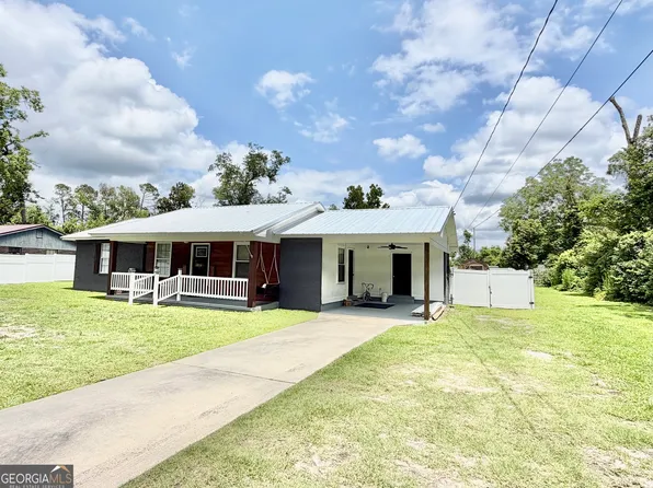 53 Carey Dr, Hazlehurst, GA 31539