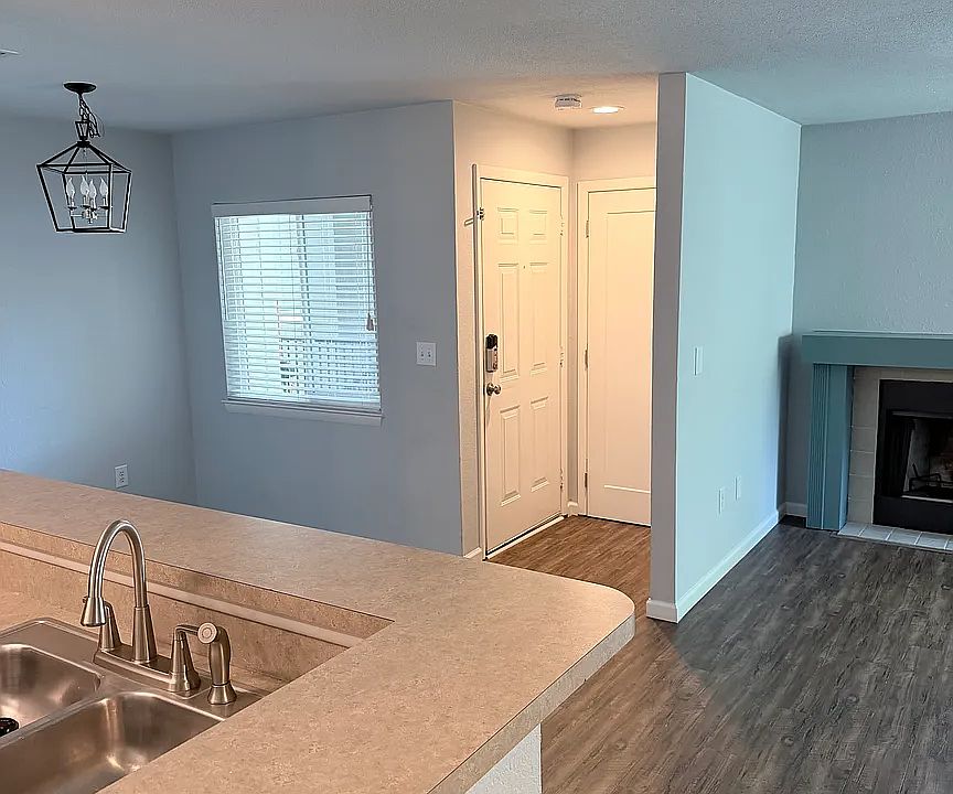 1st image of 275 Alexandra Dr Unit 10