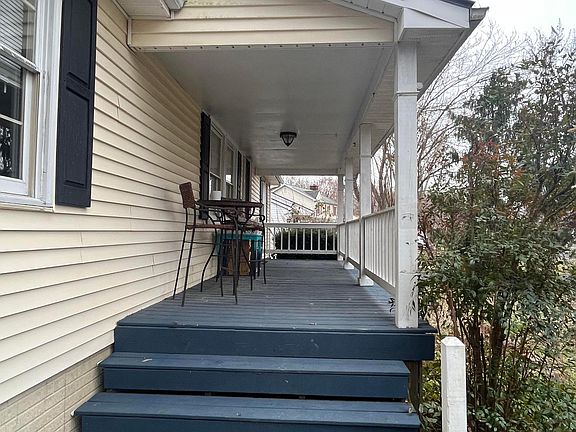 2nd image of 2030 Dewey Dr