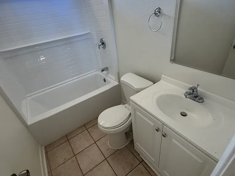 13631 S Euclid St #6 — Photo 1