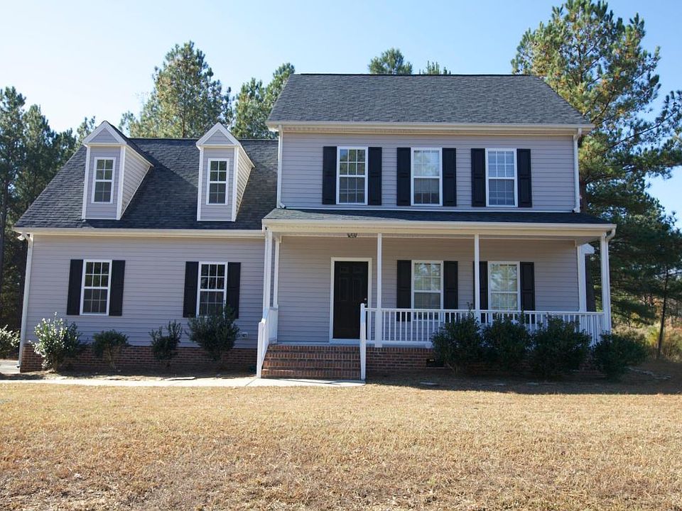 Beautiful 3/2.5 on lakefront 2.5 acre lot