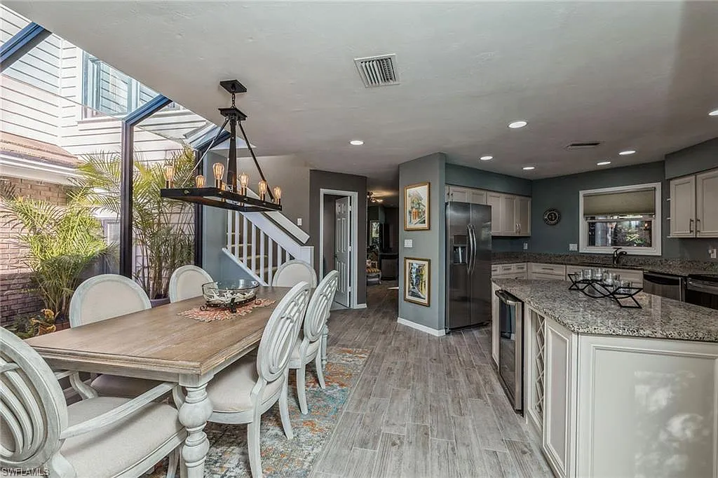 2 bed, 2.5 bath, 1955 sqft, $13,500 — Photo 4
