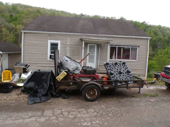87 Terrace Ave, Clendenin, WV 25045