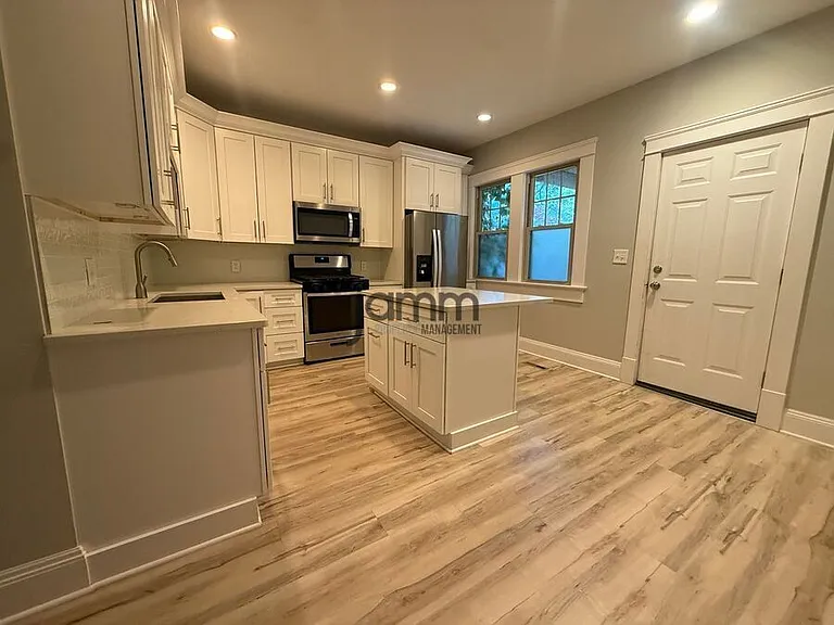 1441 W 58th St #1 — Photo 9