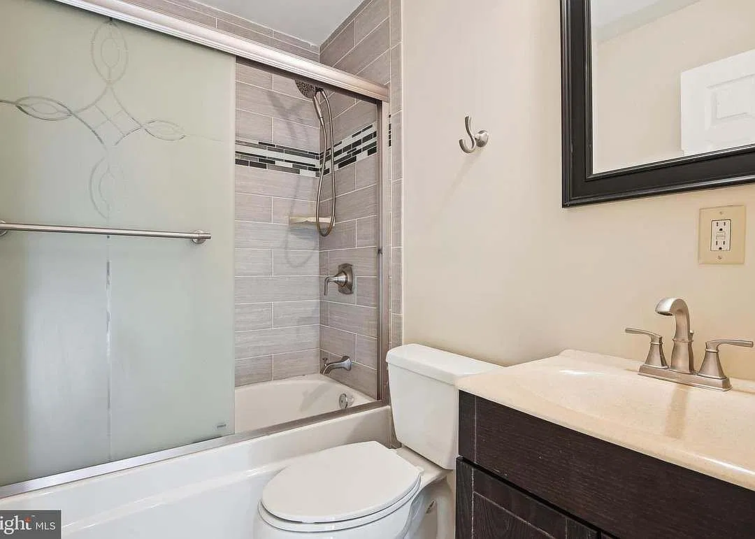4 bed, 2.0 bath, 1496 sqft, $3,250 — Photo 4