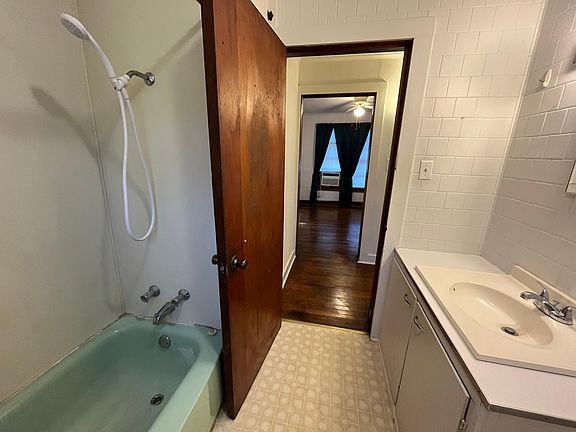 2nd image of 118 N 5th St