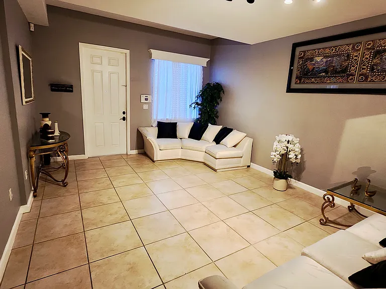 1067 NE 41st Pl — Photo 2