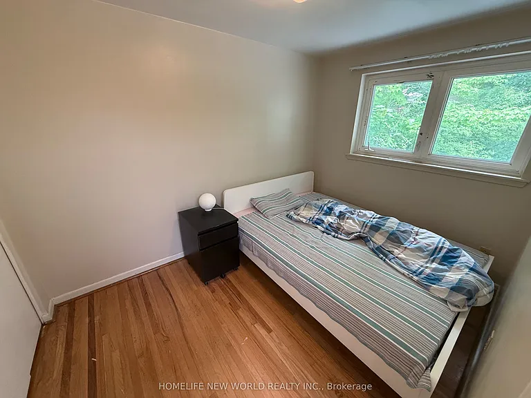 63 Lehar Cres — Photo 18