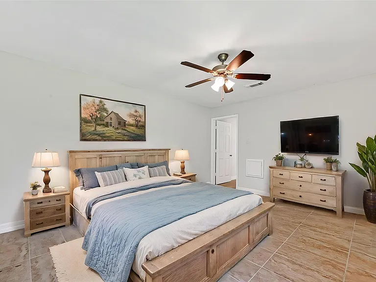 2223 Courtney Ct — Photo 18