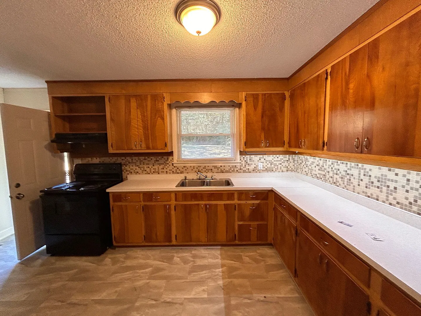 Now available 3br 1Ba brick home with bonus space — Photo 4