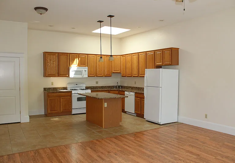 15 Grove St #C — Photo 3