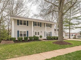 15988 Country Ridge Dr, Chesterfield, MO 63017