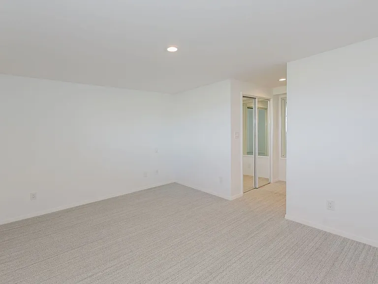 15550 Broom St NE — Photo 36