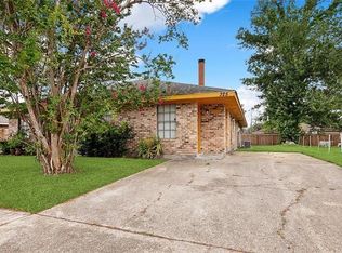 325 Meadows Dr, Destrehan, LA 70047