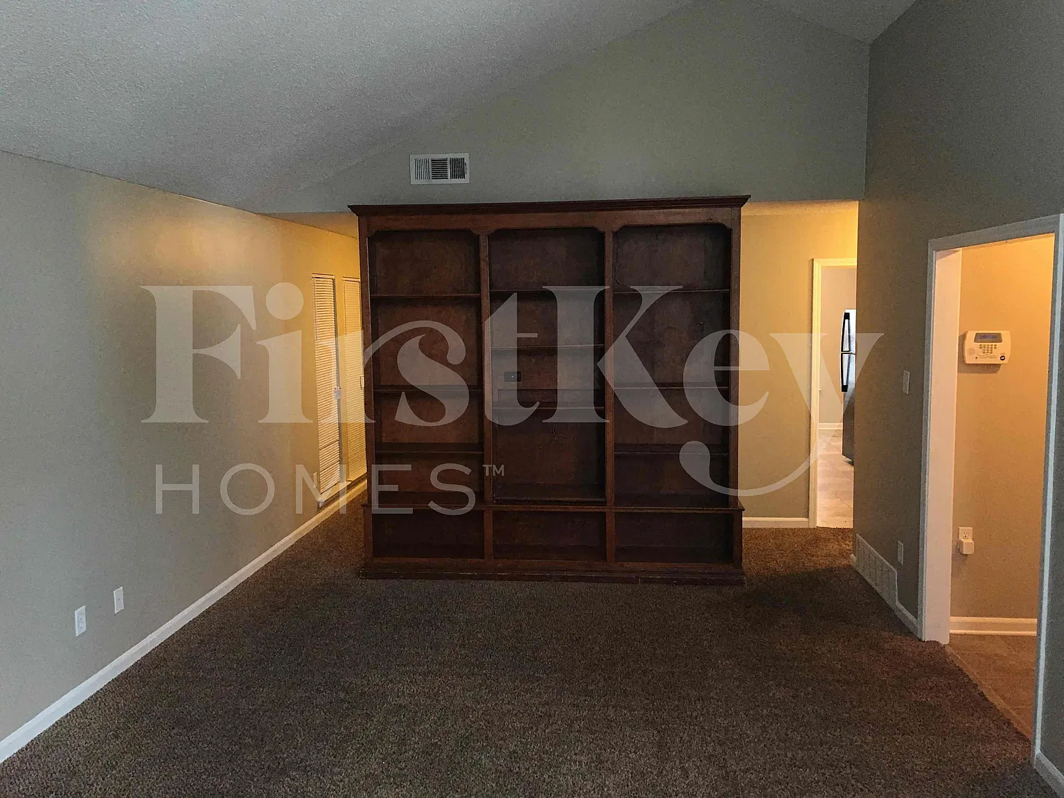 3 bed, 2.0 bath, 1405 sqft, $1,790 — Photo 3