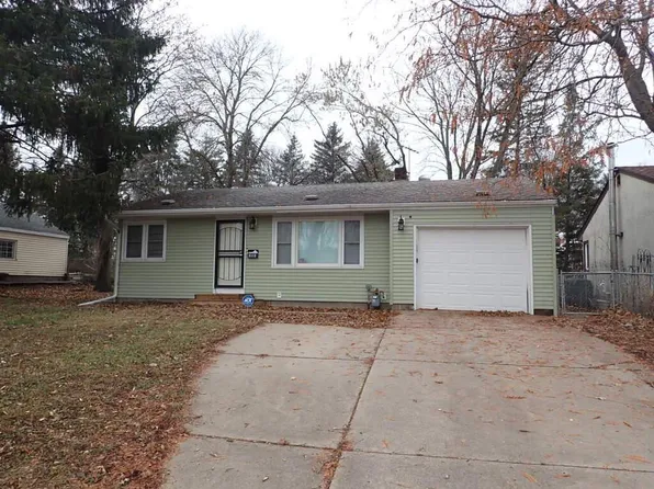 2115 1st St N, North Saint Paul, MN 55109