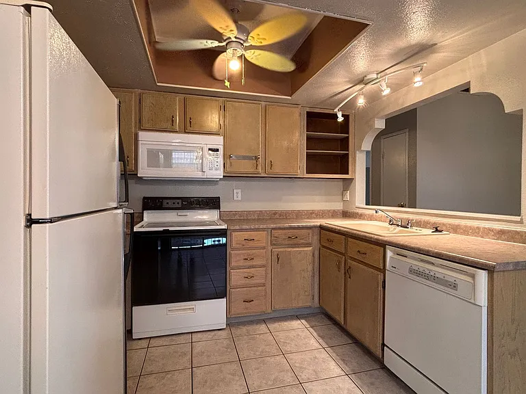 5080 Spencer St #D — Photo 15