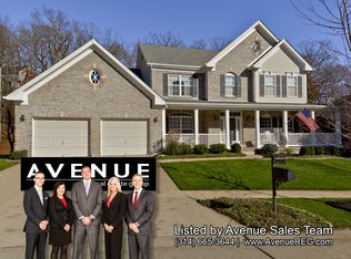 852 Castle Pines Dr, Ballwin, MO 63021