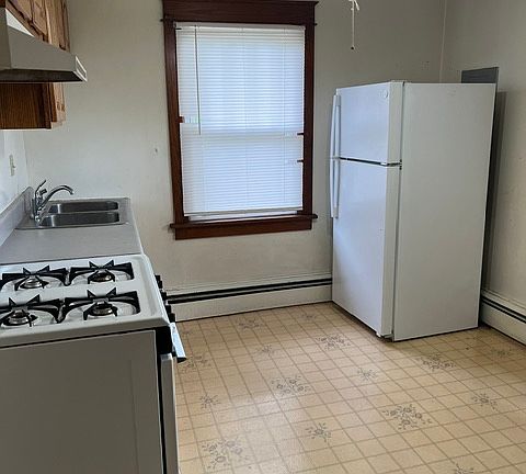 2nd image of 2317 Lincoln Dr