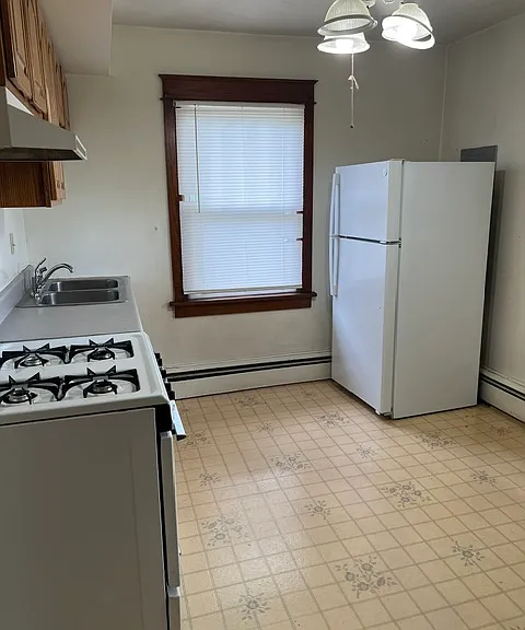 2317 Lincoln Dr — Photo 2