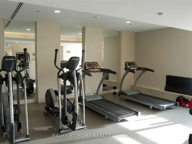 1215 Bayly St #1009 — Photo 14