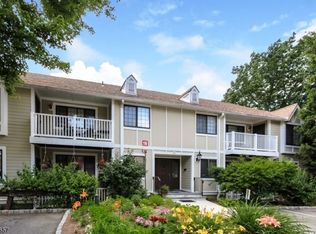 19 Foxwood Dr APT J, Morris Plains, NJ 07950